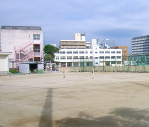 大阪市立十三中学校テニスコートライン設置工事 東和スポーツ施設株式会社