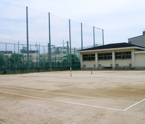 大阪市立十三中学校テニスコートライン設置工事 東和スポーツ施設株式会社
